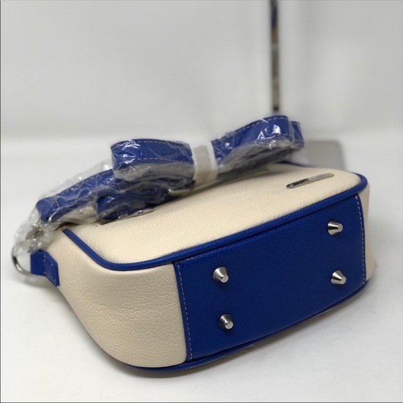 Montana West Concho Collection Crossbody - Picture 3 of 4